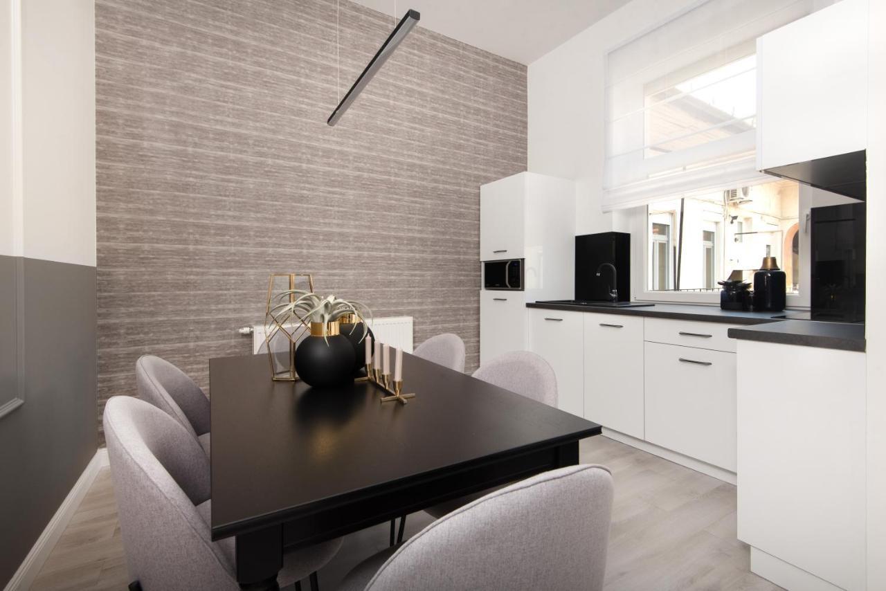 Hollo 3 Bedroom Downtown Apartment บูดาเปสต์ ภายนอก รูปภาพ